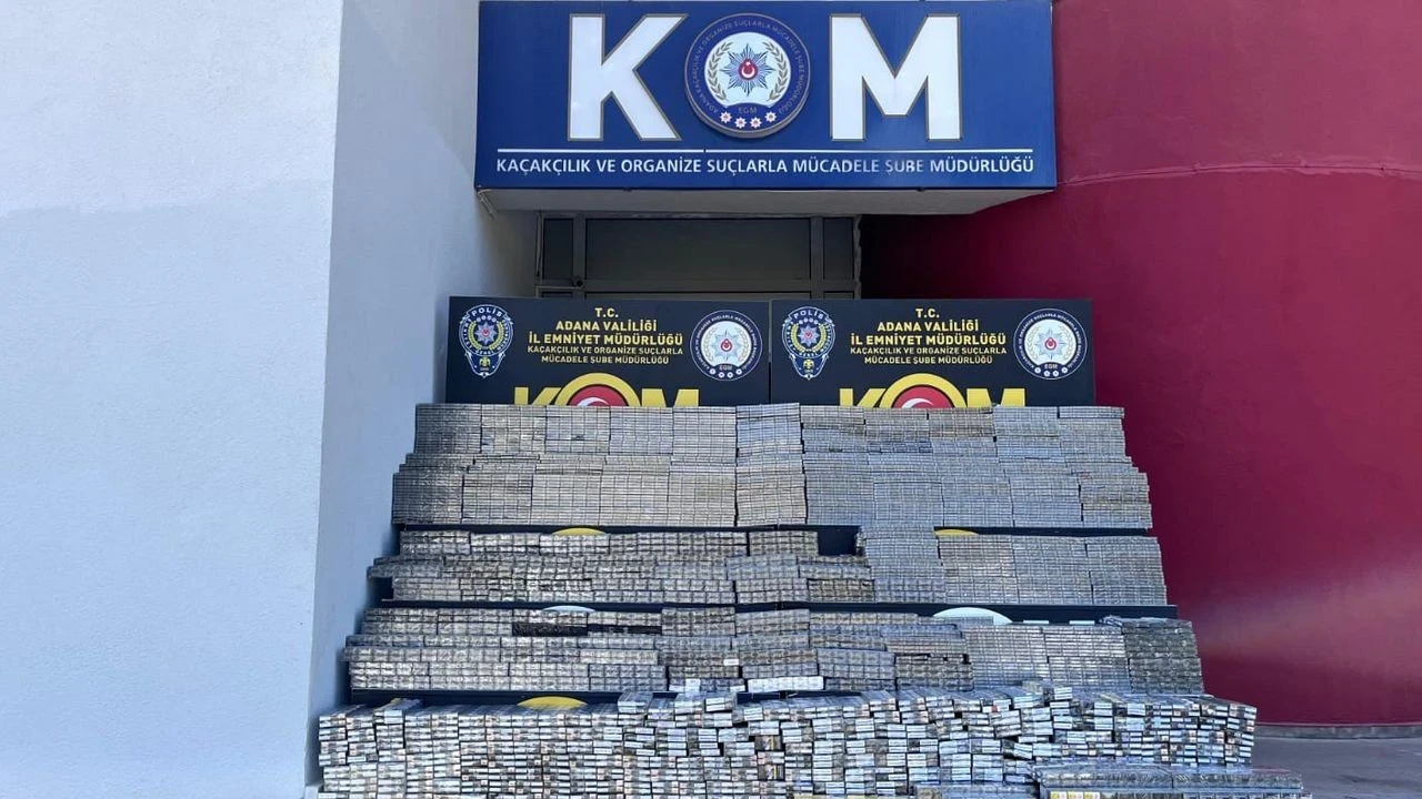 Adana'da 18 bin 700 paket kaçak sigara ele geçirildi, sürücü tutuklandı