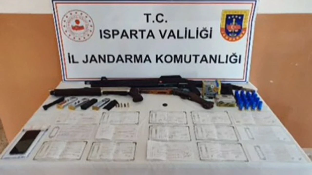 Isparta'da Tefecilik Operasyonu: Senetler ve Silahlar Ele Geçirildi, Soruşturma Derinleşiyor