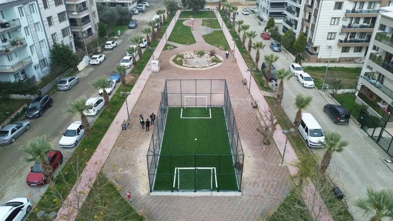 Kemalpaşa'da 17 yeni mini futbol sahası, gençlerin spor erişimini artıracak