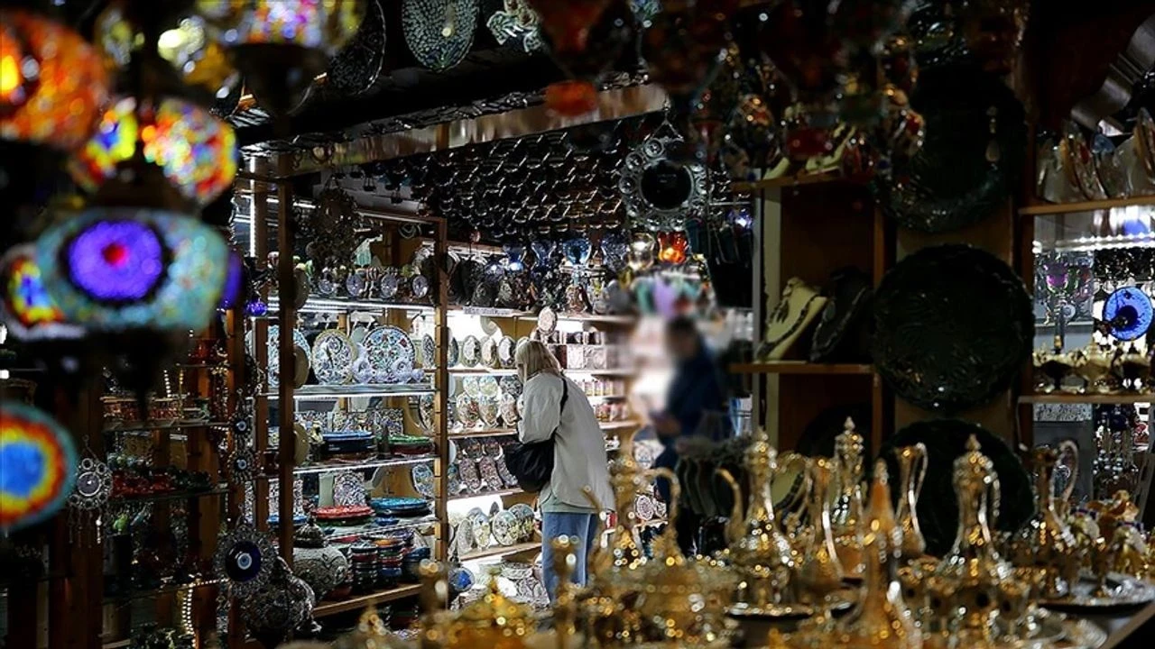Türkiye'nin Hediyelik Eşya Geliri 1 Milyar Doları Aştı, Turizm Gelirleri Yüzde 7,6 Arttı