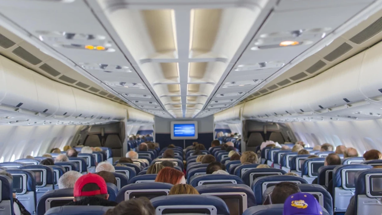 AB, havalimanlarında sıvı kısıtlamalarını kaldırmak için yeni tarayıcıları onayladı.