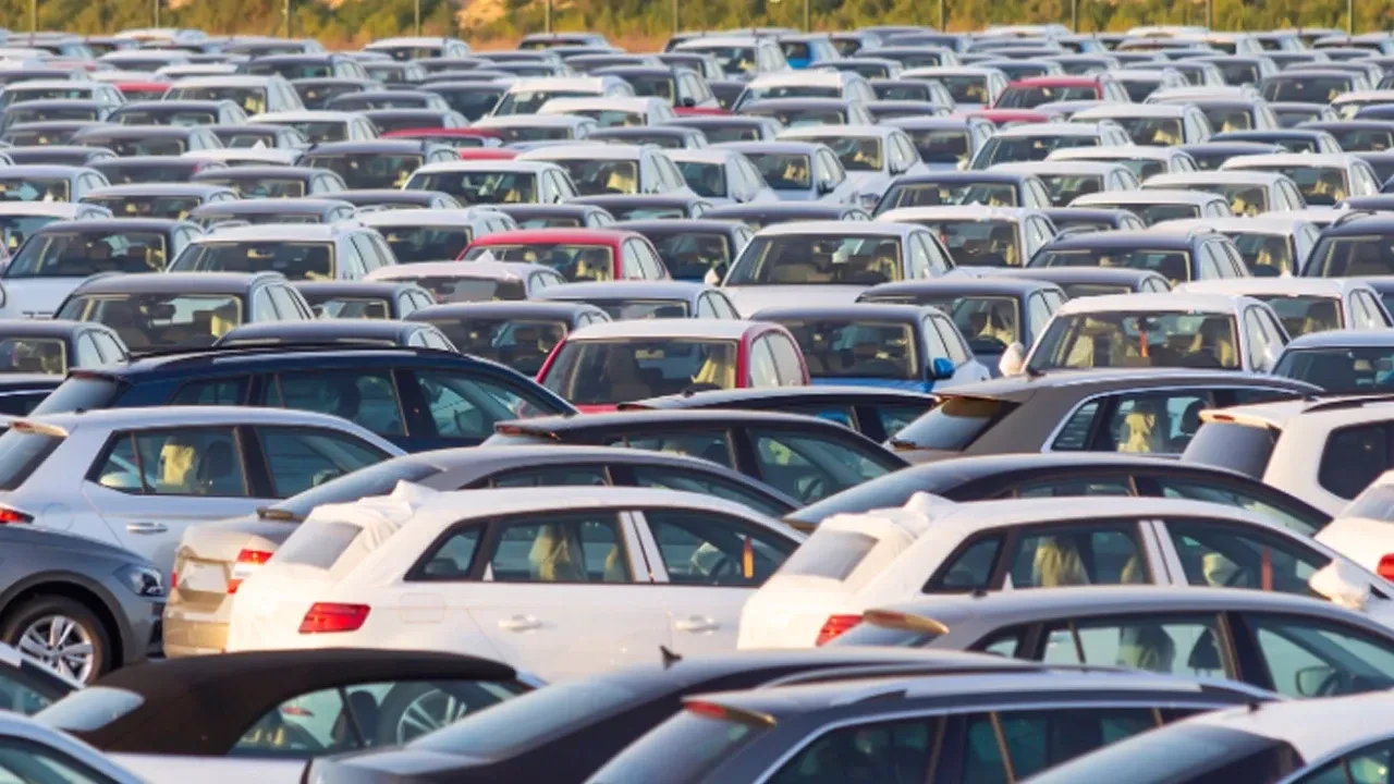 Ticaret Bakanlığı'ndan araç alımında ek ödeme şartına yasak, usulsüz satışa ceza belirledi