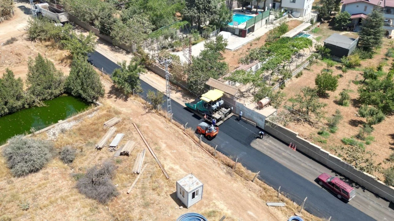 Dulkadiroğlu’nda asfalt çalışmalarıyla bozuk yollar sona eriyor, yaşam kalitesi artıyor