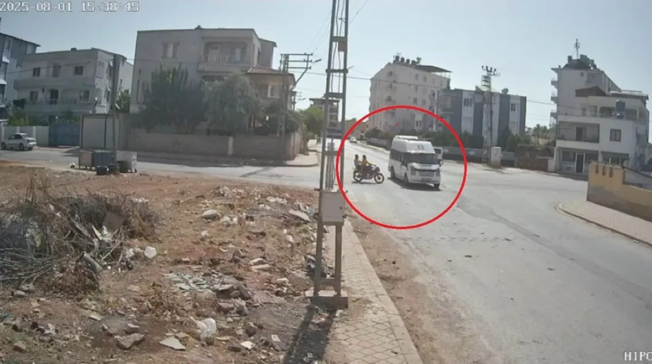 Bahçelievler'de motosiklet-minibüs çarpışması: 2 yaralı, polis inceleme başlattı