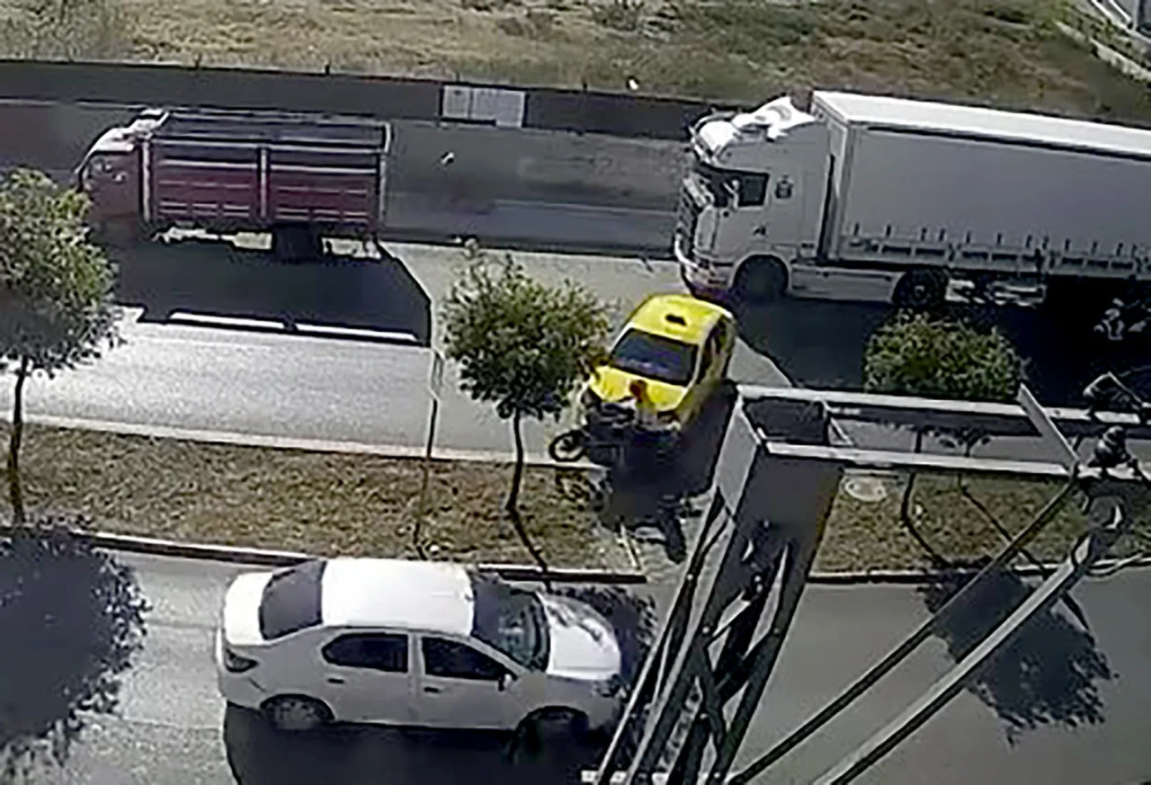 Adana'da taksi kazasında motosiklet sürücüsü hayatını kaybetti, şoför tutuklandı
