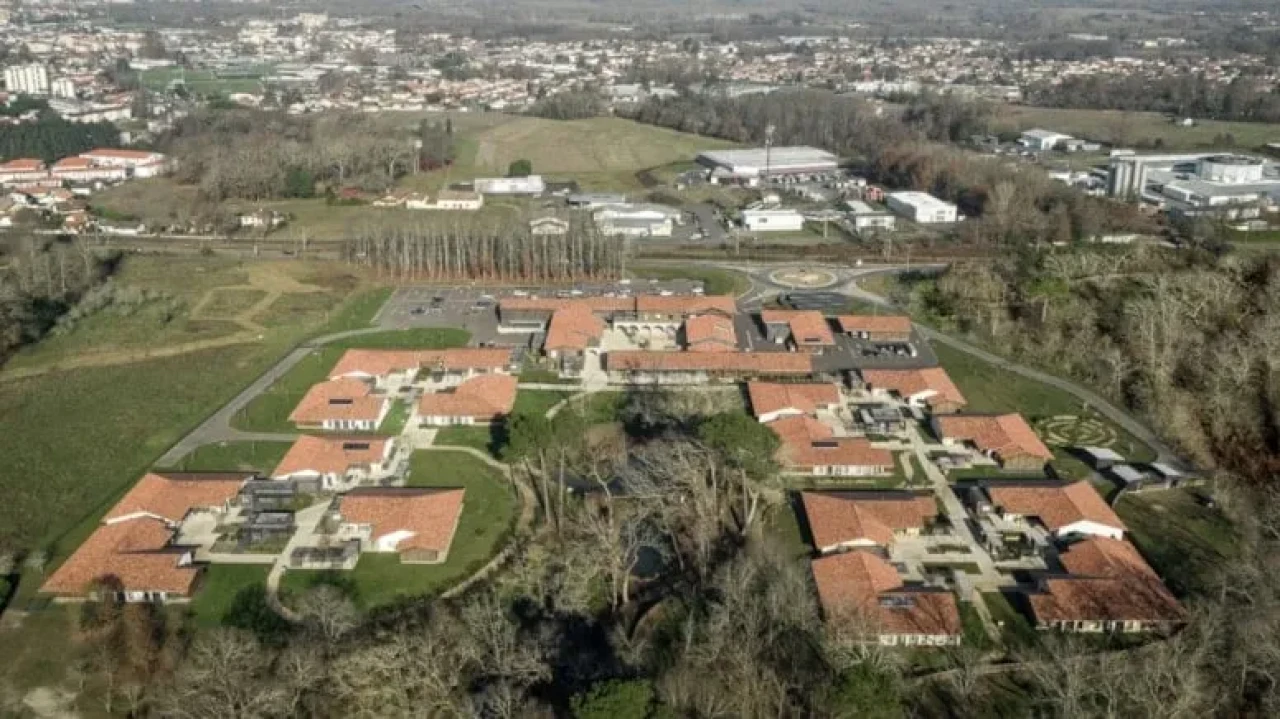 Fransa'da Alzheimer hastaları için özel yaşam alanı açıldı: 'Village Landais Alzheimer' modeli dikkat çekiyor