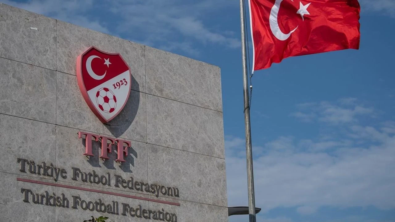 TFF'den Avrupa maçları nedeniyle Beşiktaş, Fenerbahçe ve Başakşehir'in lig maçları ertelendi