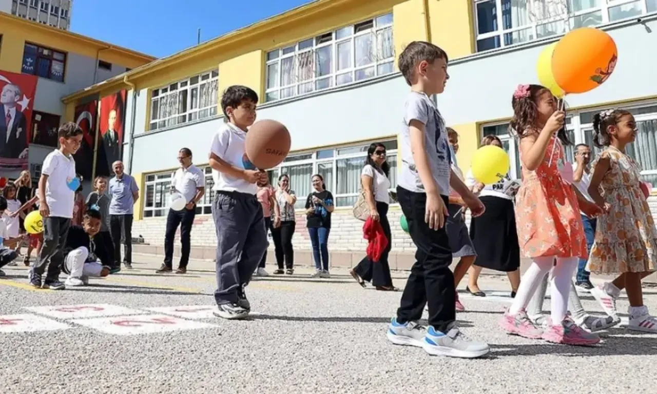 Okullar Ne Zaman Açılacak? Tatilin Sonu Geliyor!