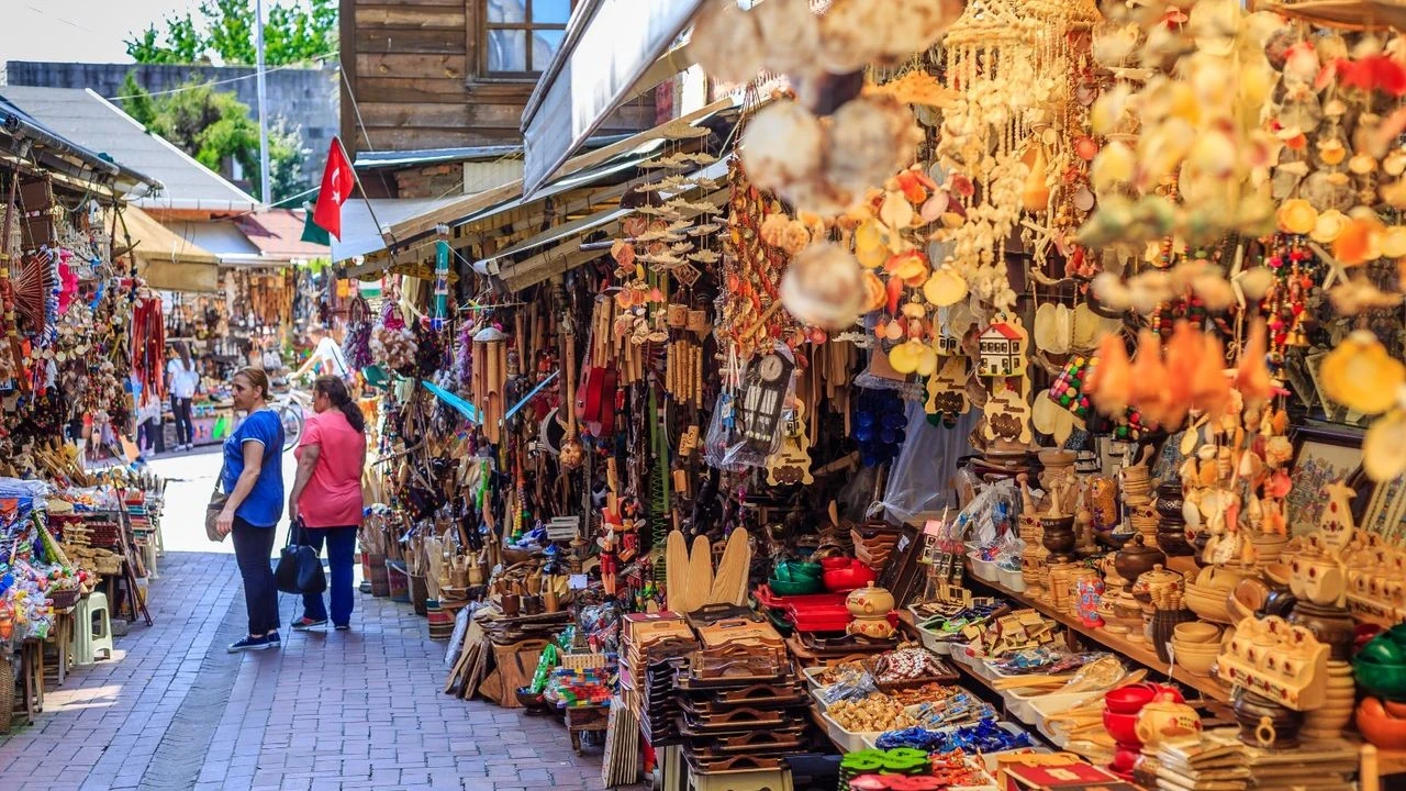 Türkiye'nin turizm geliri 2025'te rekor kırarak 25,8 milyar dolara ulaştı