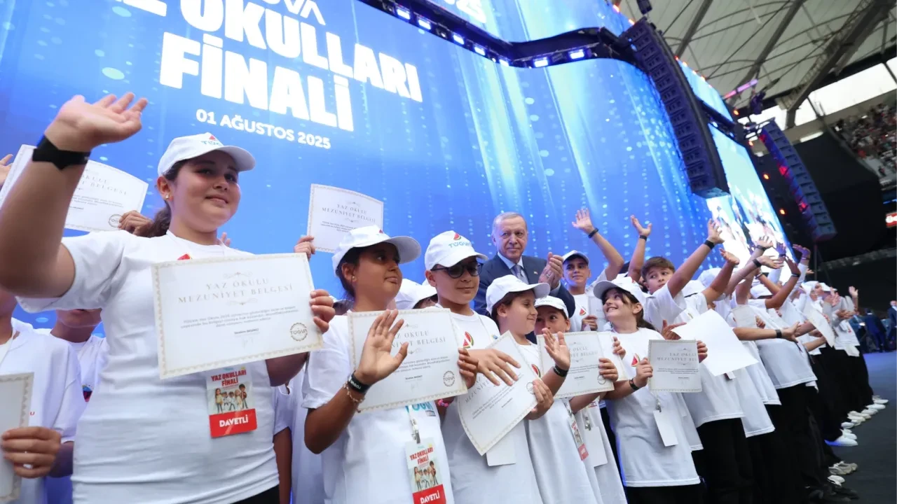 Erdoğan: Gençlere Barış ve Huzur İçin Söz Verdi, Filistin'e Desteğini Yeniledi