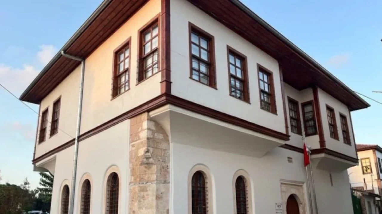 Tarihi bina restorasyonunda usulsüzlük iddiaları ve tartışmalı sözleşmeler gündemde