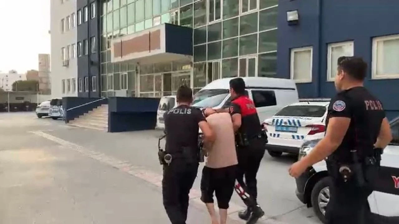 Hatay'da firari suçlu O.U. operasyonla yakalandı, adliyeye sevk edildi
