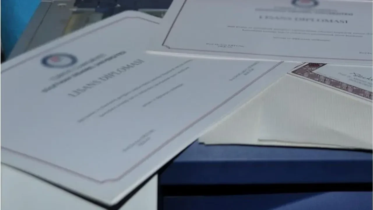 Sahte belgelerle dolu Tuzem Akademi çetesi çökertildi, lider tutuklandı!