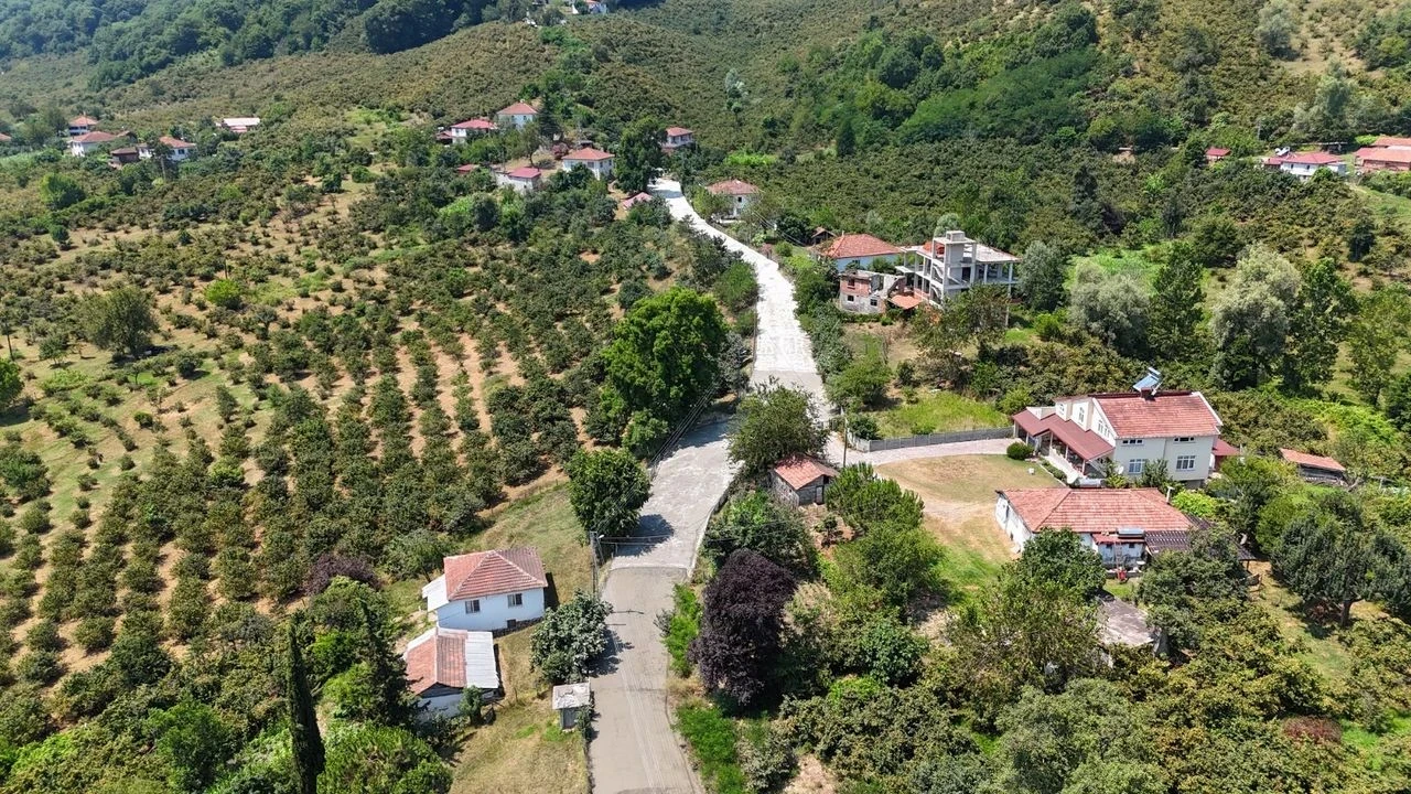 Göbü Mahallesi'nde yıllar süren toz ve çamur sorunu sona erdi, beton yol çalışması tamamlandı