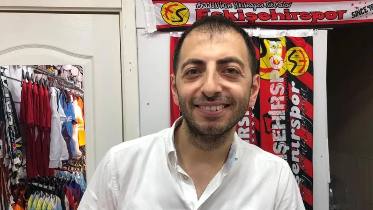 Bankacılık kariyerini bırakıp forma satıcılığına dönen Ömer Karanfil'in ilham verici hikayesi