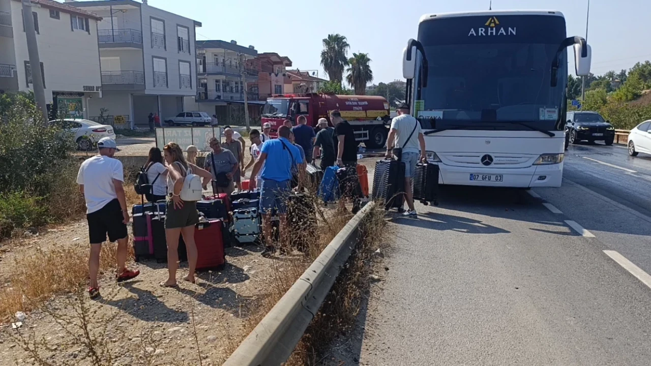 Polonyalı turistlerin bulunduğu otobüste yangın paniği büyümeden söndürüldü