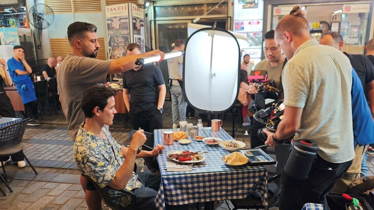 Mark Wiens İstanbul'da Kadırgalı'nın lezzetleriyle tanıştı, belgesel için sokakları keşfetti!