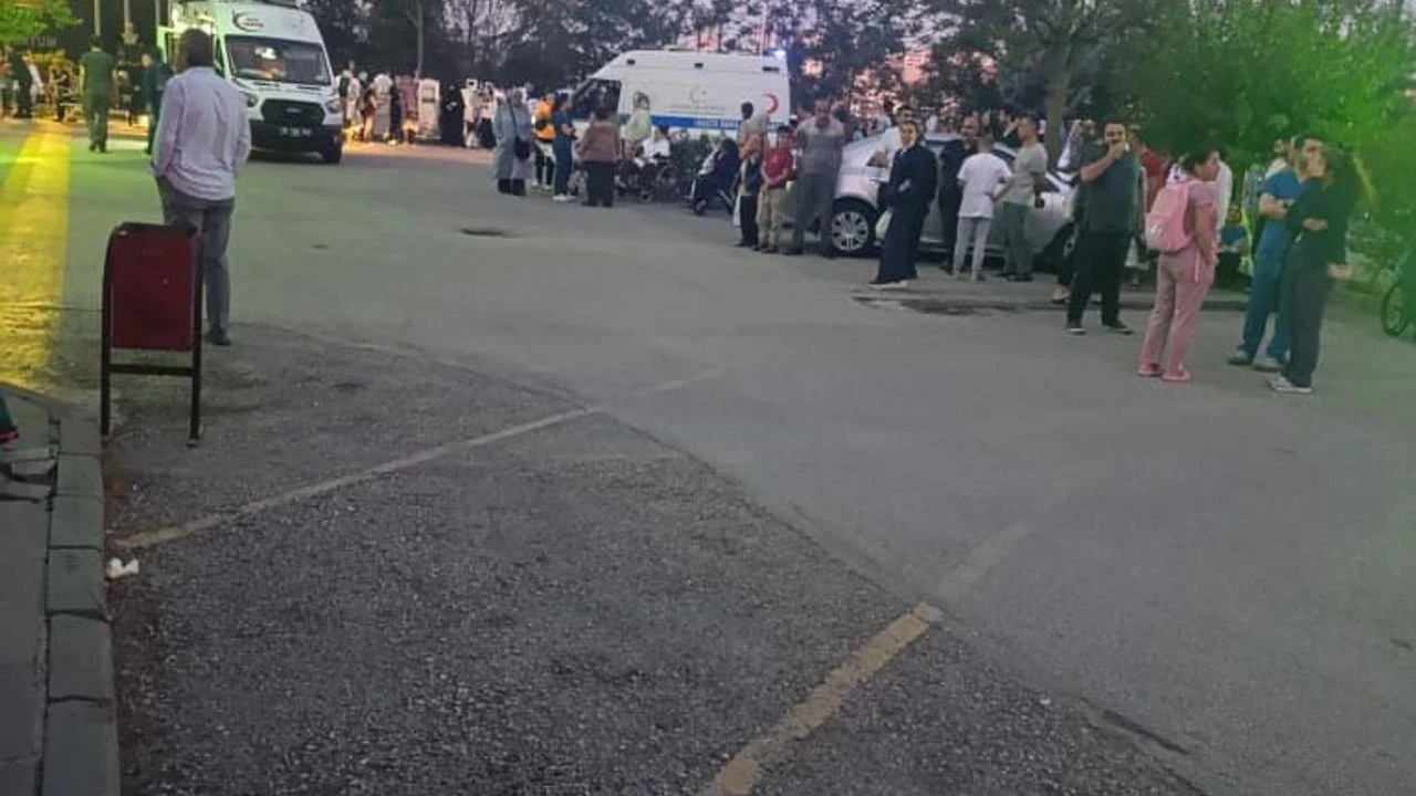 Keçiören Hastanesi'ndeki yangında hastalar tahliye edildi, 12 entübe hasta başka hastanelere sevk edildi
