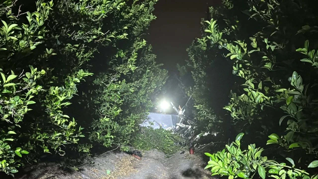 Yüreğir'de eğitim uçağı düştü, pilot ve yolcu ağır yaralı