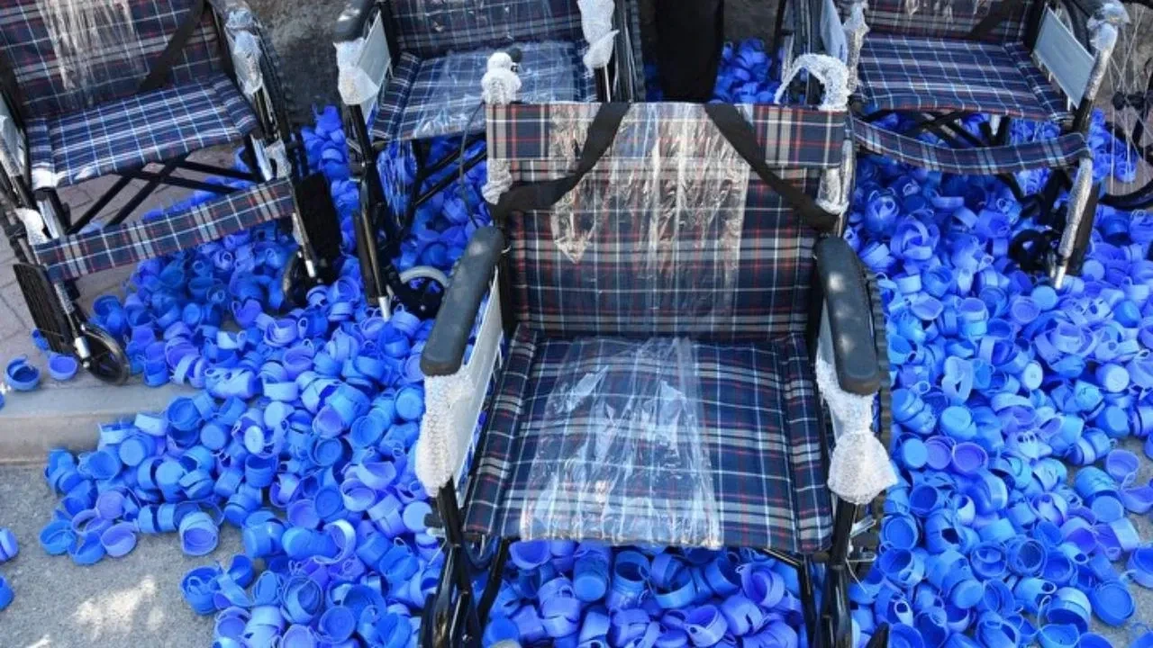 Karşıyaka'da Mavi Kapak kampanyası yeniden başladı, her kapak iki tekerlekli sandalye için kullanılacak!
