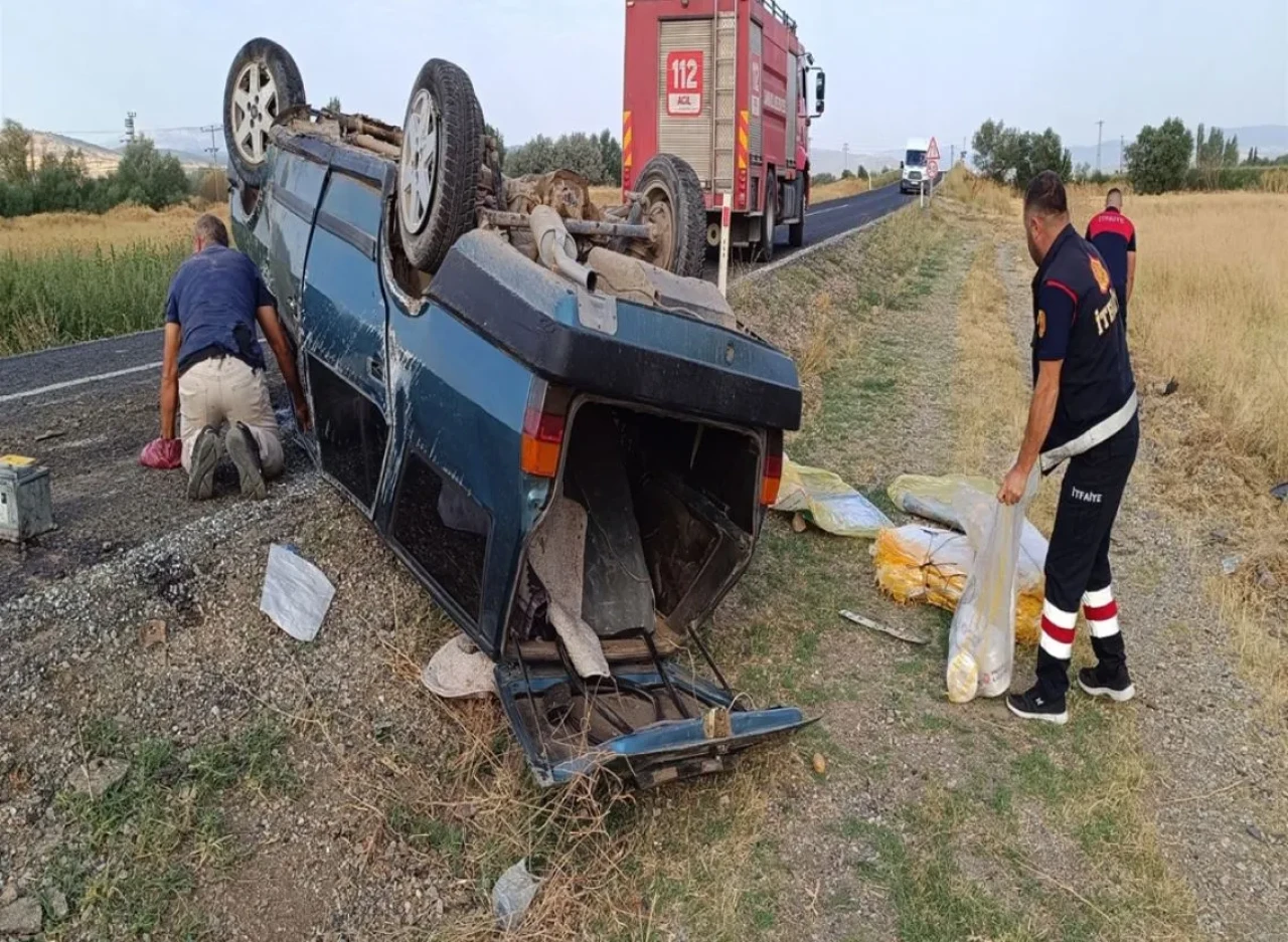 Sandıklı'da otomobil takla attı, sürücü itfaiye tarafından kurtarıldı