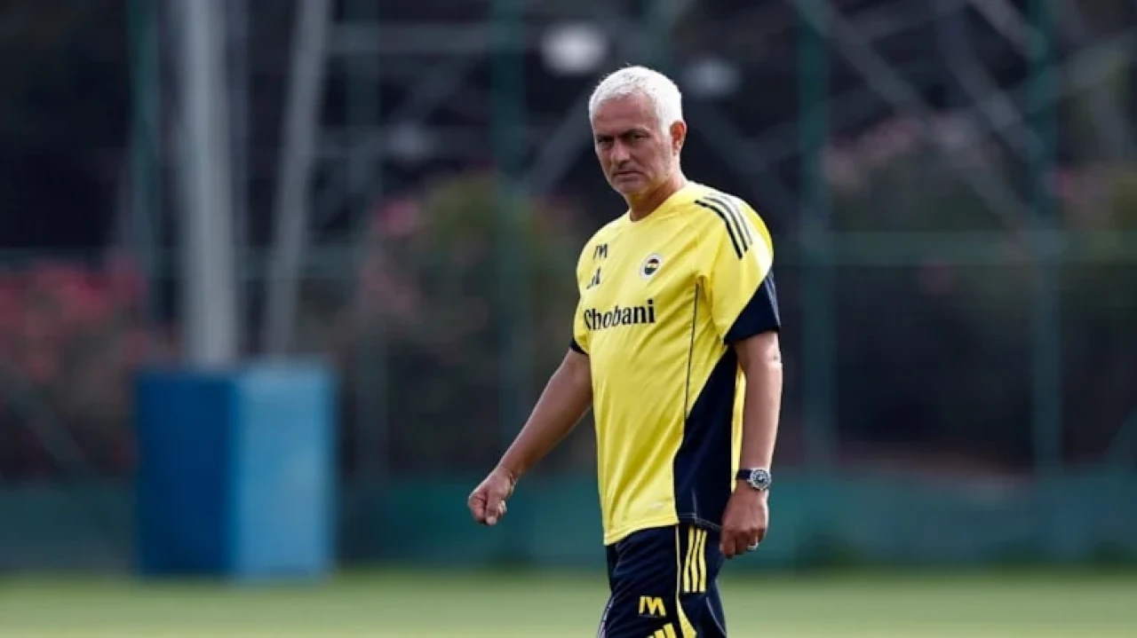 Fenerbahçe’de yeni kaptan Mert Hakan Yandaş, tek kaptanlı sisteme geçildi!