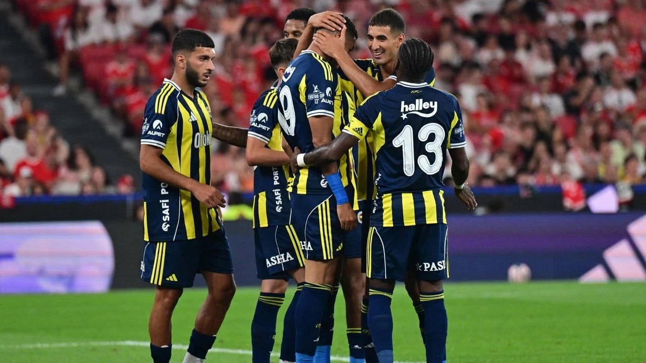 Fenerbahçe, Feyenoord ile zorlu Şampiyonlar Ligi elemesi için sahaya çıkıyor!