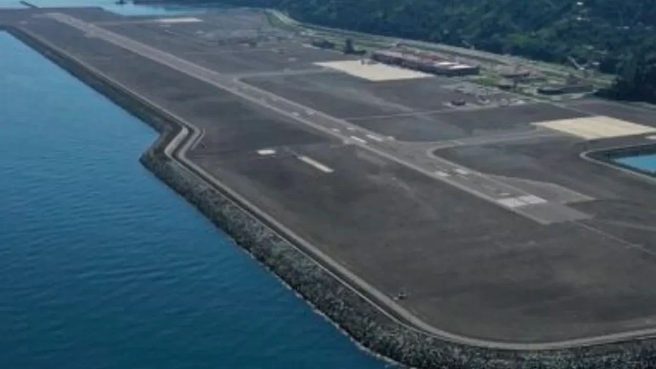 Bakan Uraloğlu, Trabzon'da yeni ulaşım projelerini tanıttı, üçüncü havalimanı müjdesi verdi