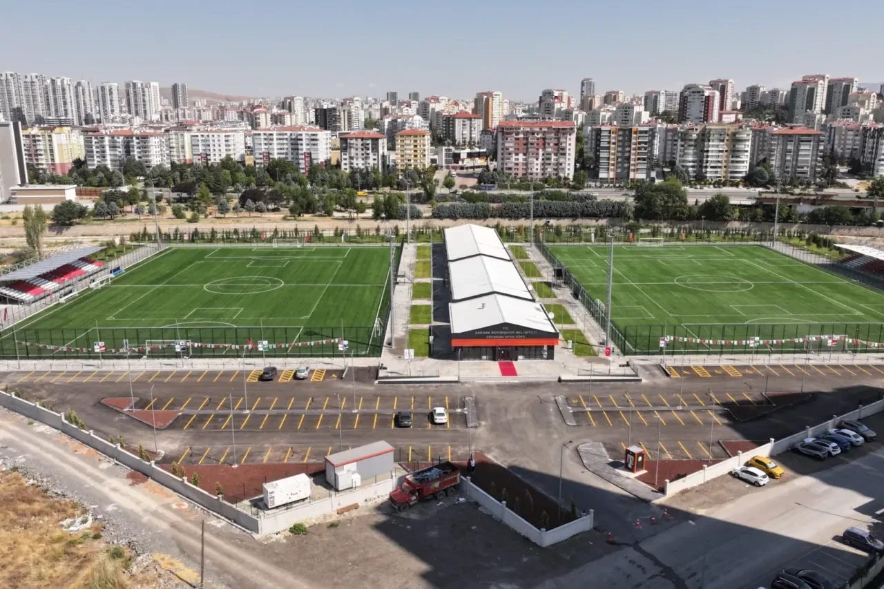 Ankara, genç sporculara destek için halı sahalar ve spor kompleksleri açıyor