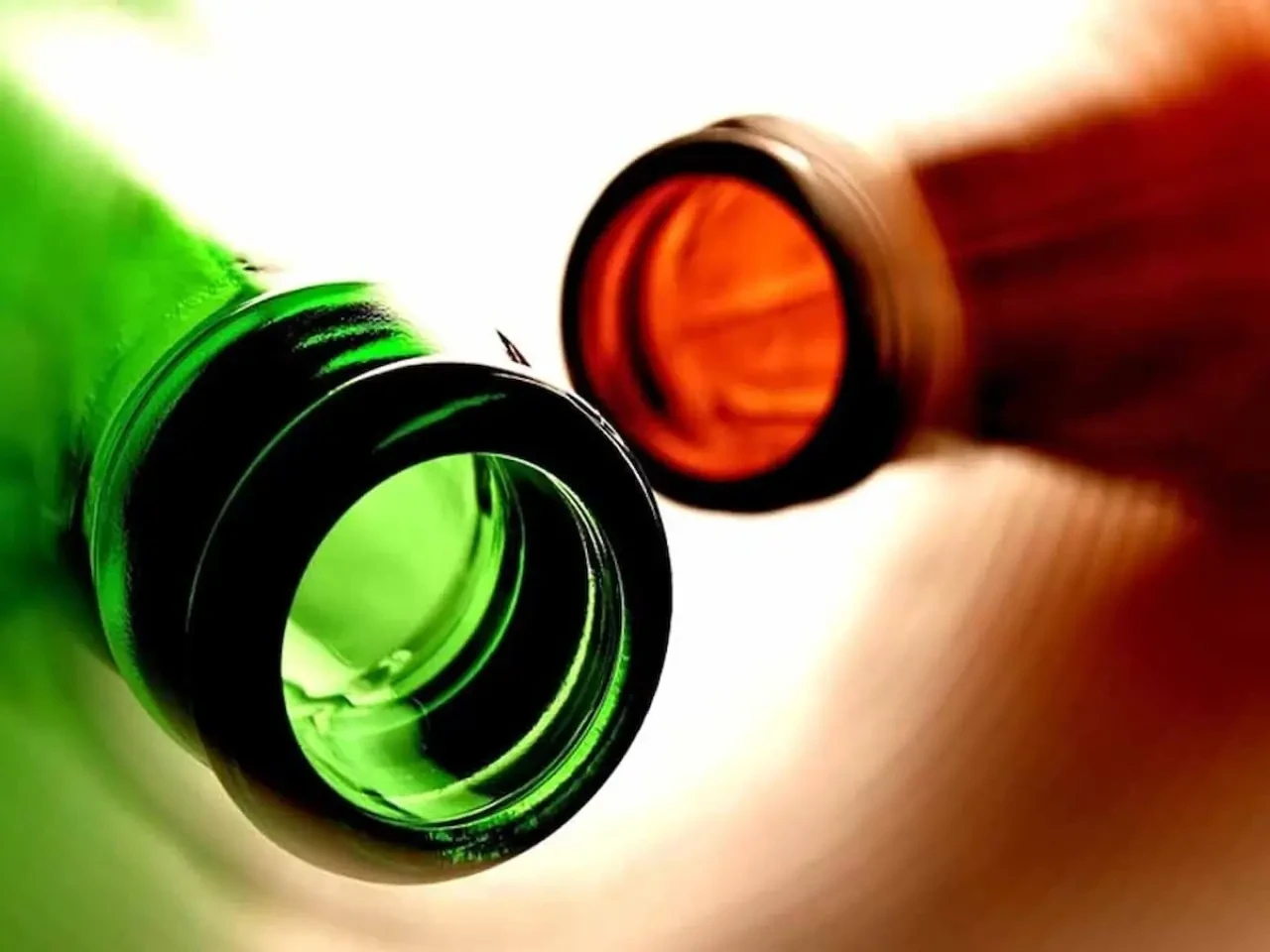 Bira şişelerinin yeşil ve kahverengi olmasının asıl nedeni şerbetçiotuymuş...