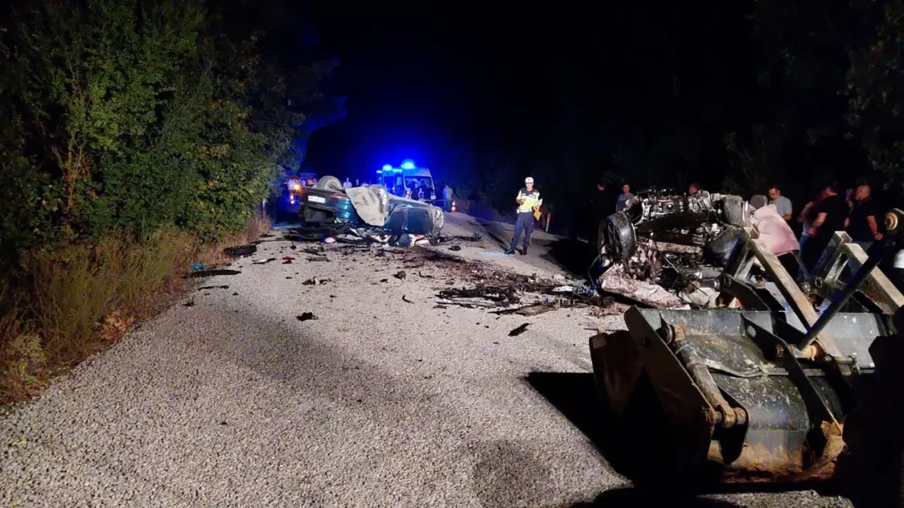 Çınarcık'ta feci kaza: 6 hayatını kaybetti, cenazeler hastaneye kaldırıldı