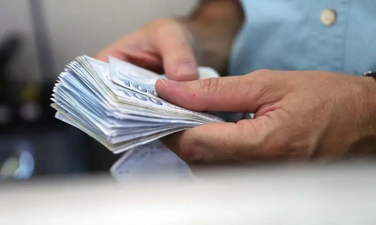 Evde bakım maaşı 11.702 TL'ye yükseldi, 12 Ağustos ödeme bilgileri merak ediliyor!