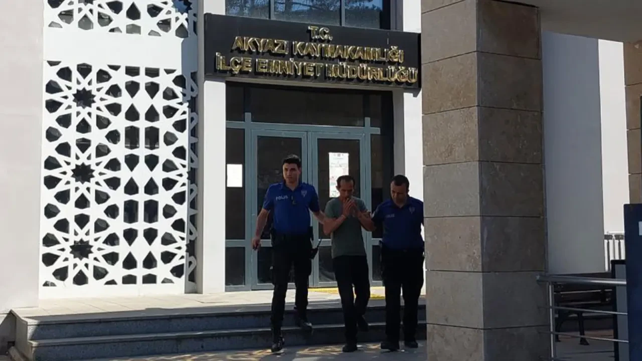 Sakarya'da Uyuşturucu Operasyonu: 60 Kök Kenevir Ele Geçirildi, Şahıs Tutuklandı
