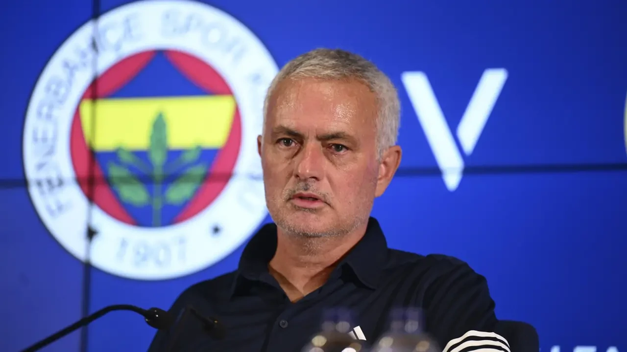 Mourinho: Fenerbahçe'nin galibiyetinde taraftarlar belirleyici oldu