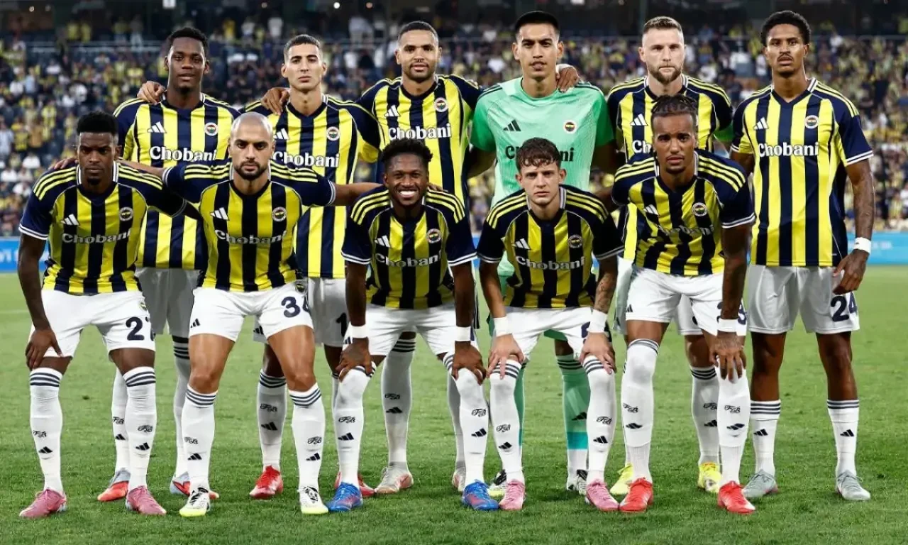 Fenerbahçe, Feyenoord'u 5-2 yenerek Avrupa'da play-off turuna yükseldi!