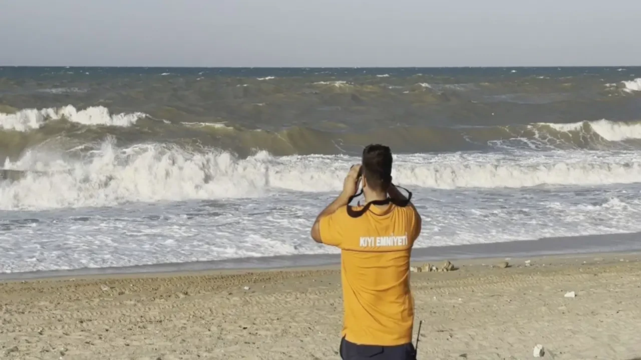 Karaburun'da denizde kaybolan adam için arama çalışmaları başladı, fırtına yasak dinlemedi!