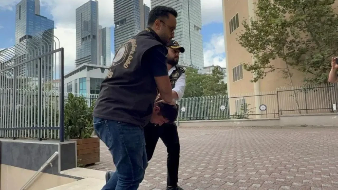 Ümraniye'de Kıskançlık Cinayeti: Eşini Sokak Ortasında Satırla Öldürdü