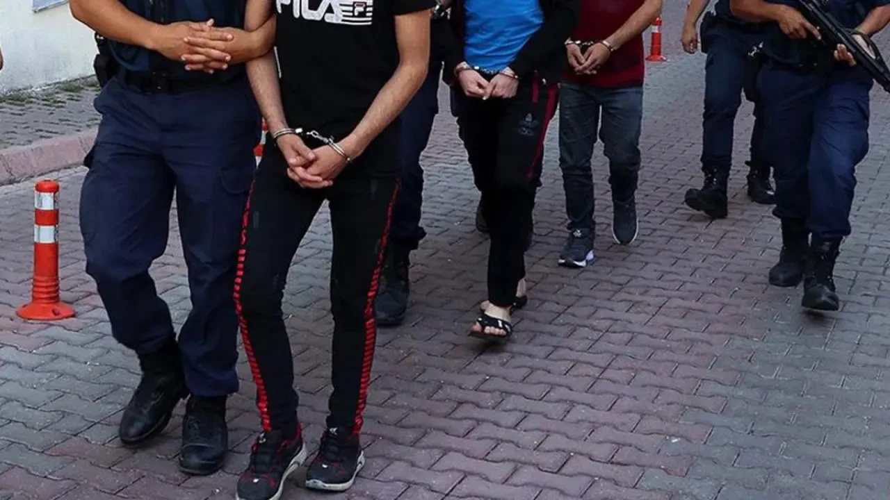 Kayseri'de Kaçak Silah Ticareti Operasyonu: 5 Gözaltı ve Çok Sayıda Silah Ele Geçirildi