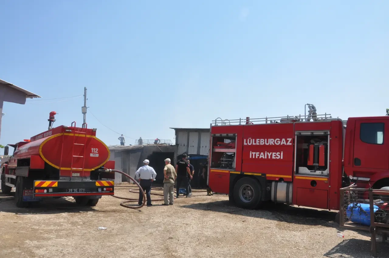 Liman Tepesi'nde yangın, hızlı müdahaleyle kontrol altına alındı, vatandaşlar dikkatli olmaya çağrıldı.