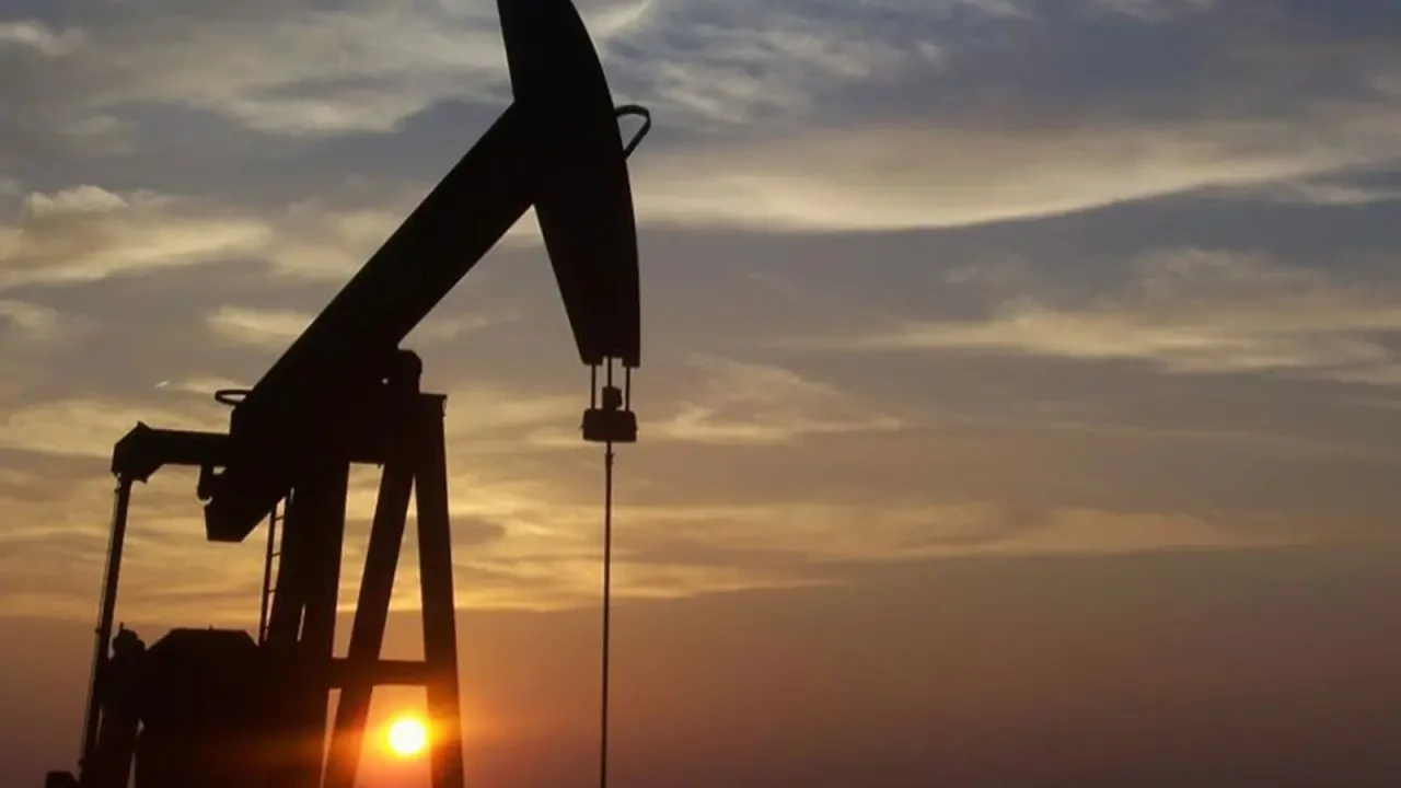 Petrol fiyatları artarken jeopolitik riskler ve ABD'nin faiz indirim beklentileri etkili oluyor