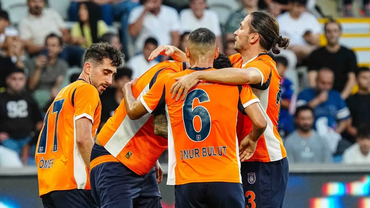 Rizespor'un Başakşehir maçı UEFA nedeniyle ertelendi, yeni tarih bekleniyor.