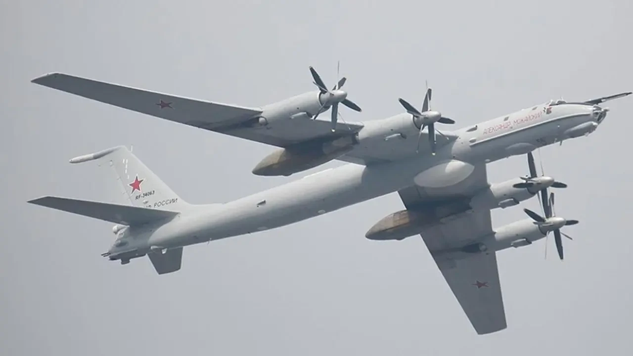 Rus Füze Taşıyıcısı Japon Denizi Üzerinde Uçuş Gerçekleştirdi