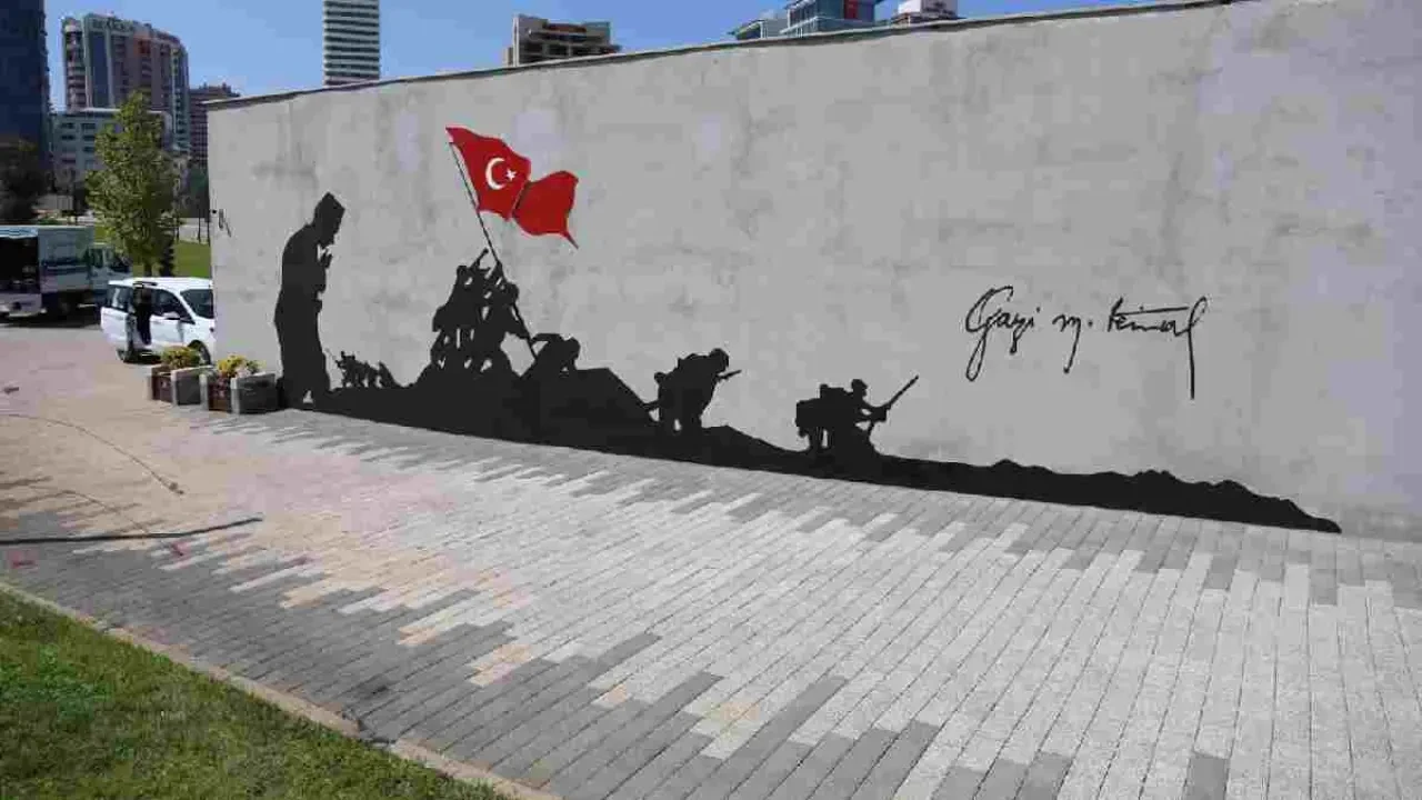 Şehitlik Abidesi'nde Zafer Ruhu Hayat Buldu