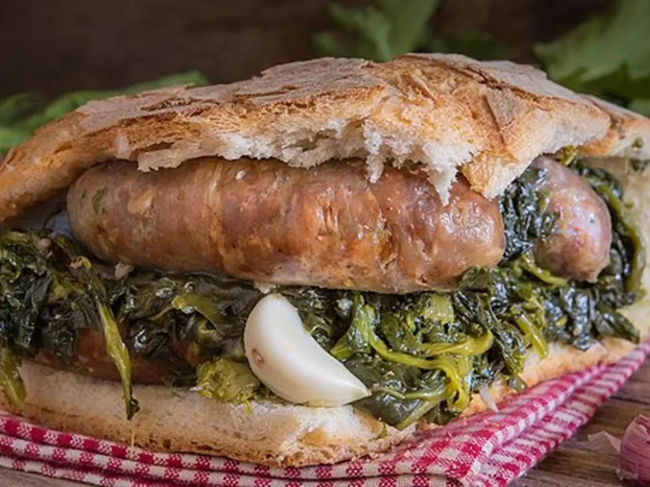 İtalya'da Zehirlenme Skandalı: 2 Ölü, 16 Hastane Yolunda!