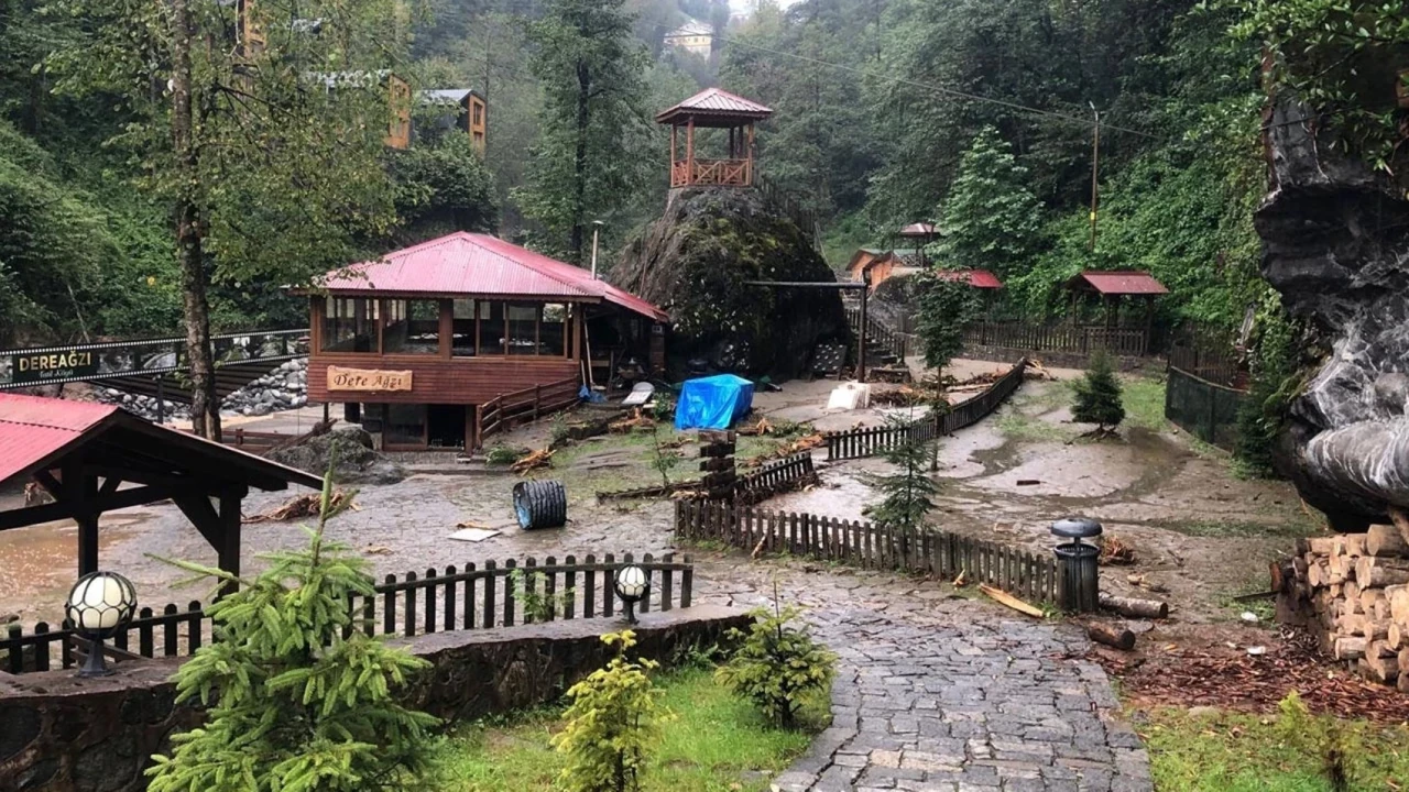 Karadeniz'de kırmızı alarm! Valilik'ten korkutan heyelan uyarısı