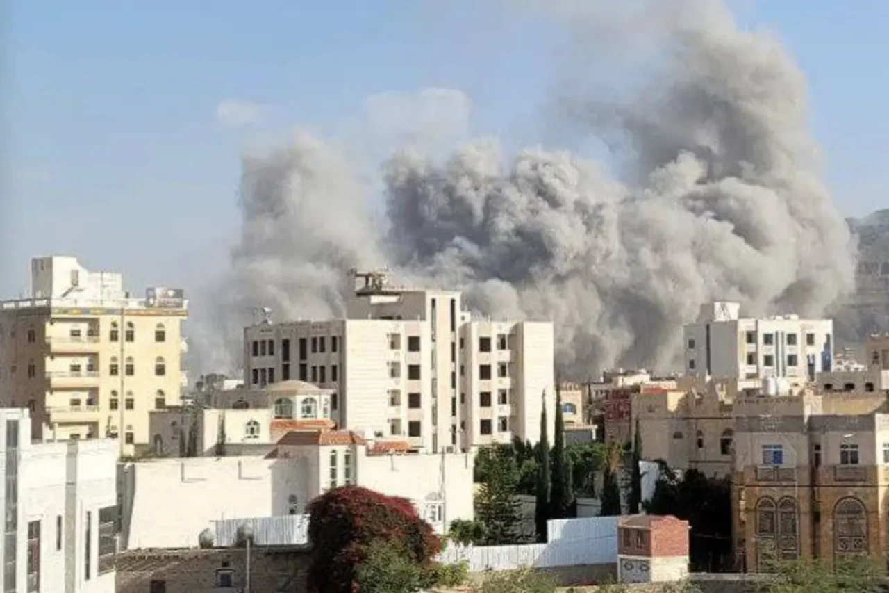 İsrail, Yemen’in başkenti Sana’yı vurdu: Bölgeden dumanlar yükseliyor