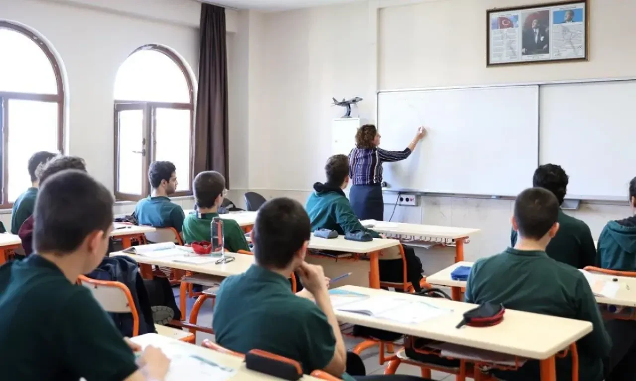 Eğitim Takviminde Değişiklik! Cuma, Cumartesi ve Pazar Okullar Tatil Mi?