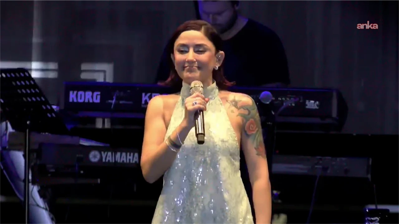 Melek Mosso: Çağdaş bir Türk kadını olarak canımın istediğini giyeceğim