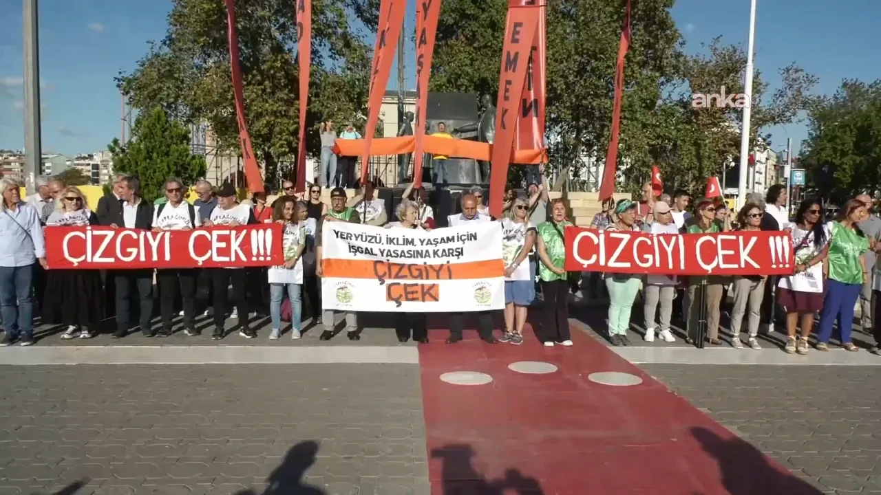 Kadıköy'de "Çizgiyi Çek" eylemi: Zeytinlikler madenciliğe kurban edilemez!