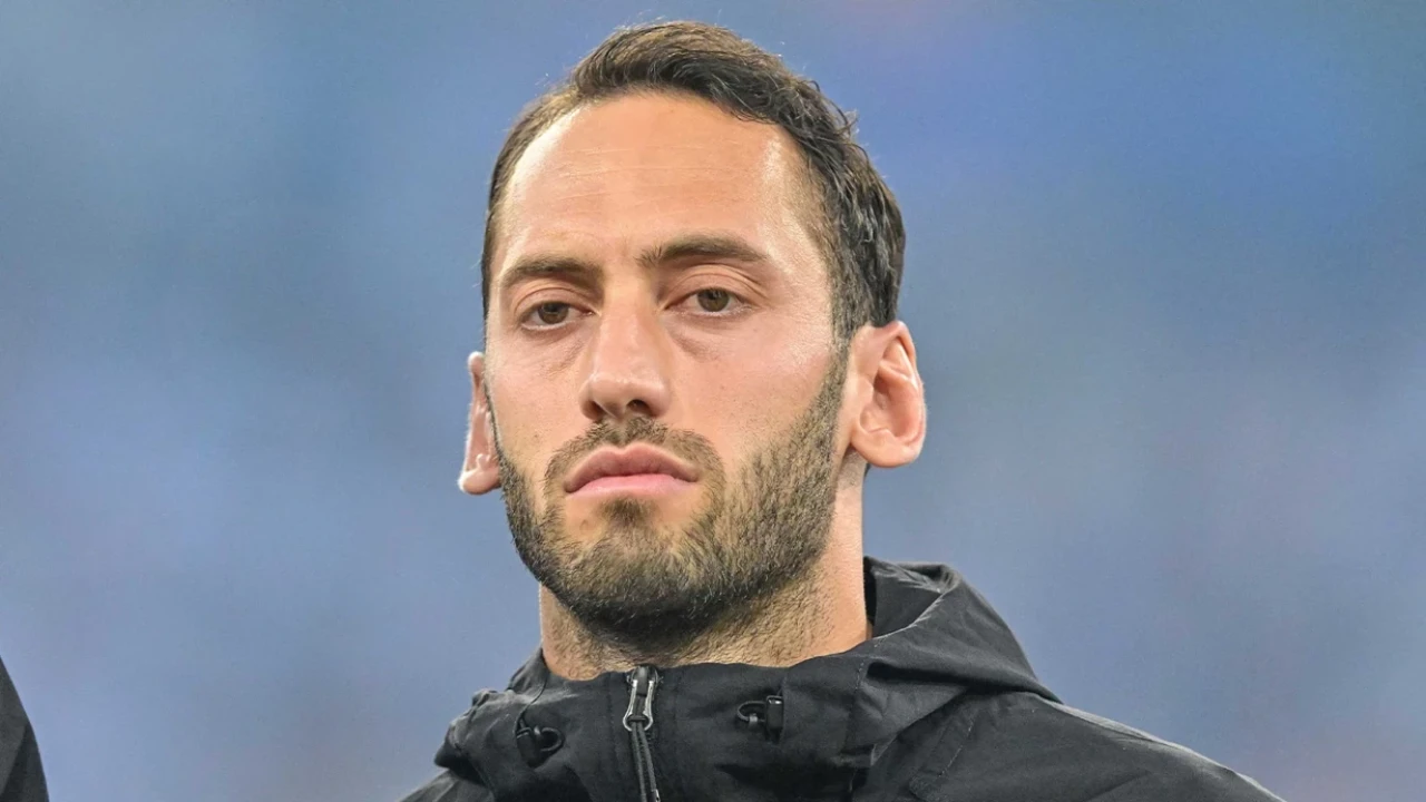 Hakan Çalhanoğlu, Inter - Sassuolo karşılaşmasında İlk 11'de yer alıyor!